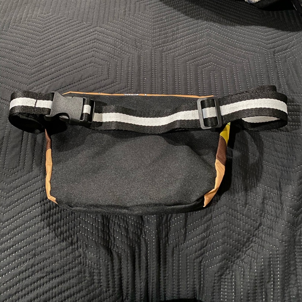 NWOT Hollister Hamburger Fanny Pack - Picture 2 of 5